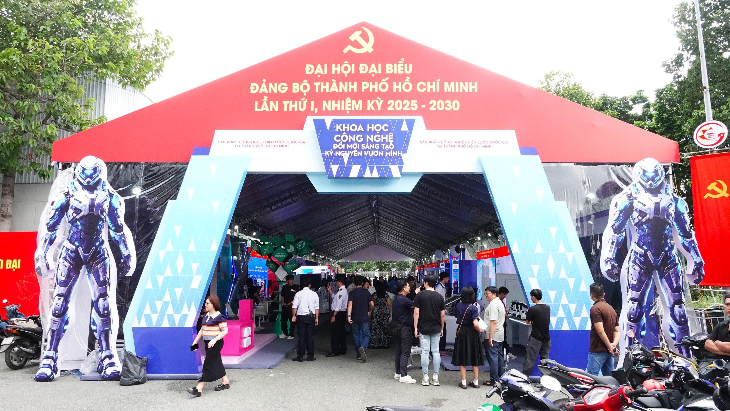 Triển lãm thiết bị công nghệ chiến lược tại Đại hội Đảng bộ TP.HCM- Ảnh 1.