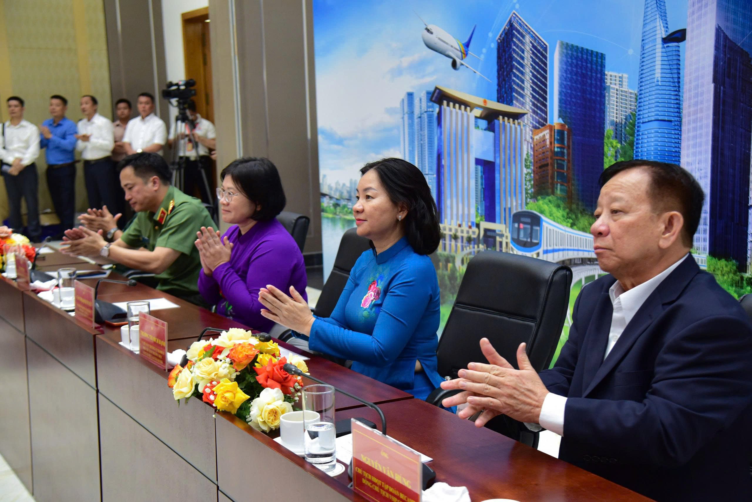 Ho-Chi-Minh-Stadt ruft Unternehmen dazu auf, gemeinsam eine starke Wirtschaft und eine stabile soziale Sicherheit aufzubauen – Foto 2.