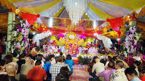 Festival of performing the Saint's song - the highlight of the Con Son - Kiep Bac Autumn Festival