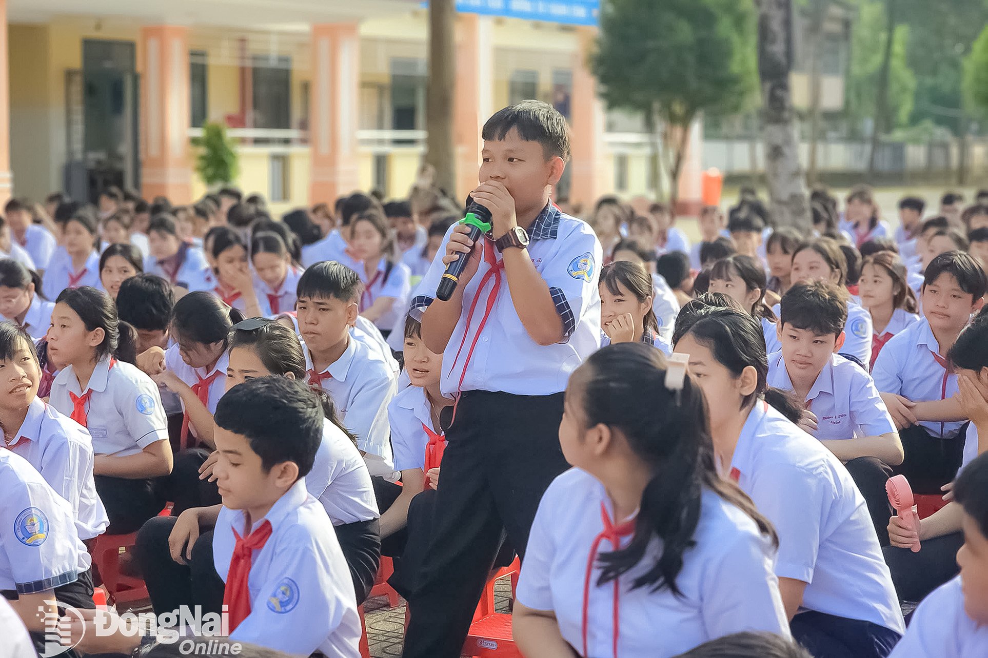 Schüler der Tien Hung Secondary School im Bezirk Binh Phuoc nahmen begeistert am Programm teil. Foto: Duy Khanh 
