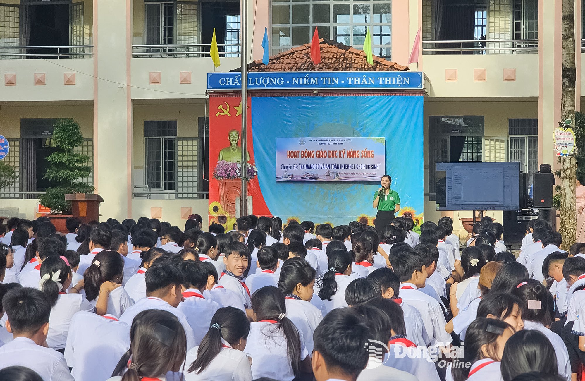 Schülerinnen und Schüler der 8. und 9. Klasse der Sekundarstufe werden in digitalen Kompetenzen unterrichtet. Foto: Duy Khanh 