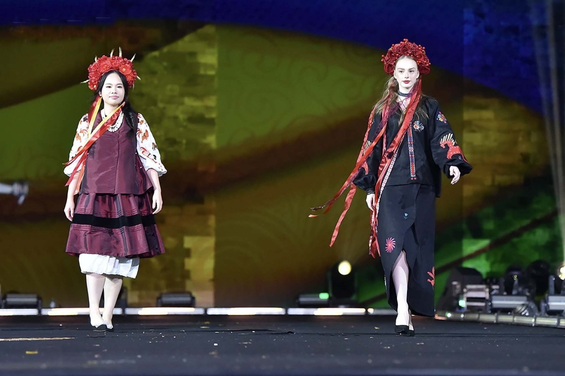 le-hoi-van-hoa-the-gioi-buoc-chan-di-san4-0924.jpg