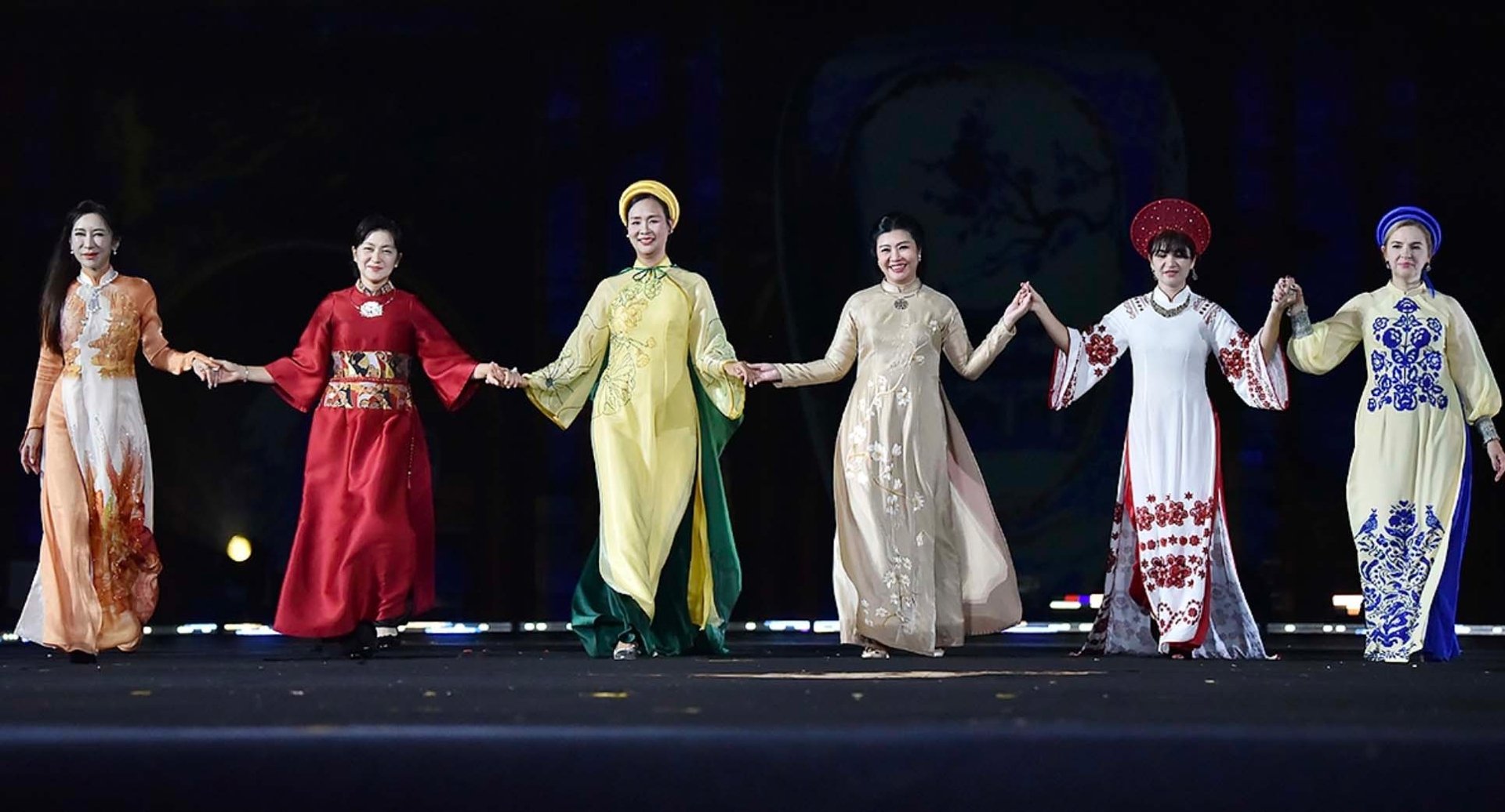 le-hoi-van-hoa-the-gioi-buoc-chan-di-san13-0921.jpg