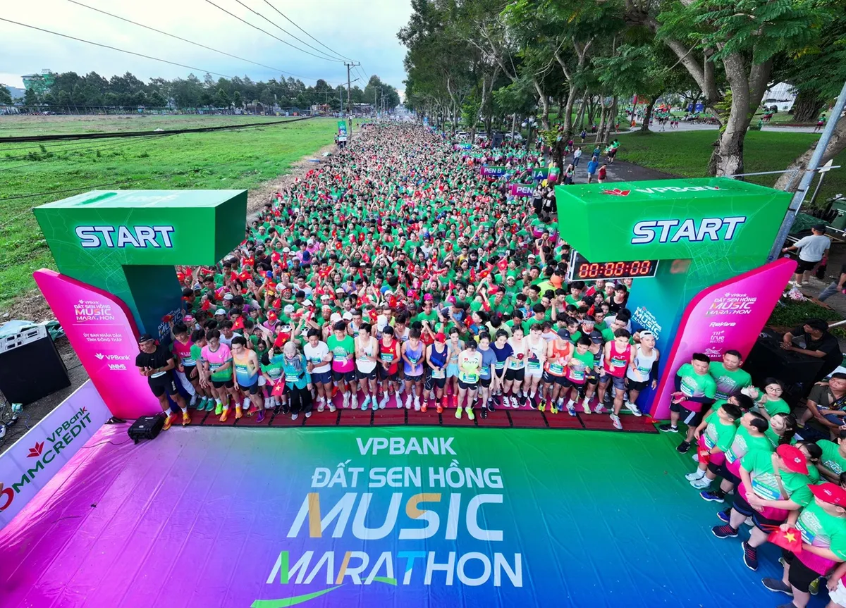 12.000 runner về đích, VPBank Đất Sen Hồng Music Marathon 2025 kết thúc ấn tượng - Ảnh 1.