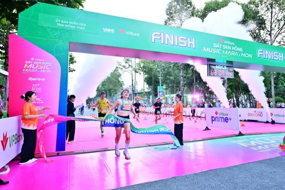 12.000 runner về đích, VPBank Đất Sen Hồng Music Marathon 2025 kết thúc ấn tượng - Ảnh 3.