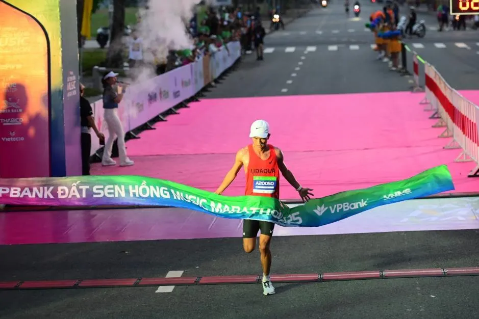 12.000 runner về đích, VPBank Đất Sen Hồng Music Marathon 2025 kết thúc ấn tượng - Ảnh 4.