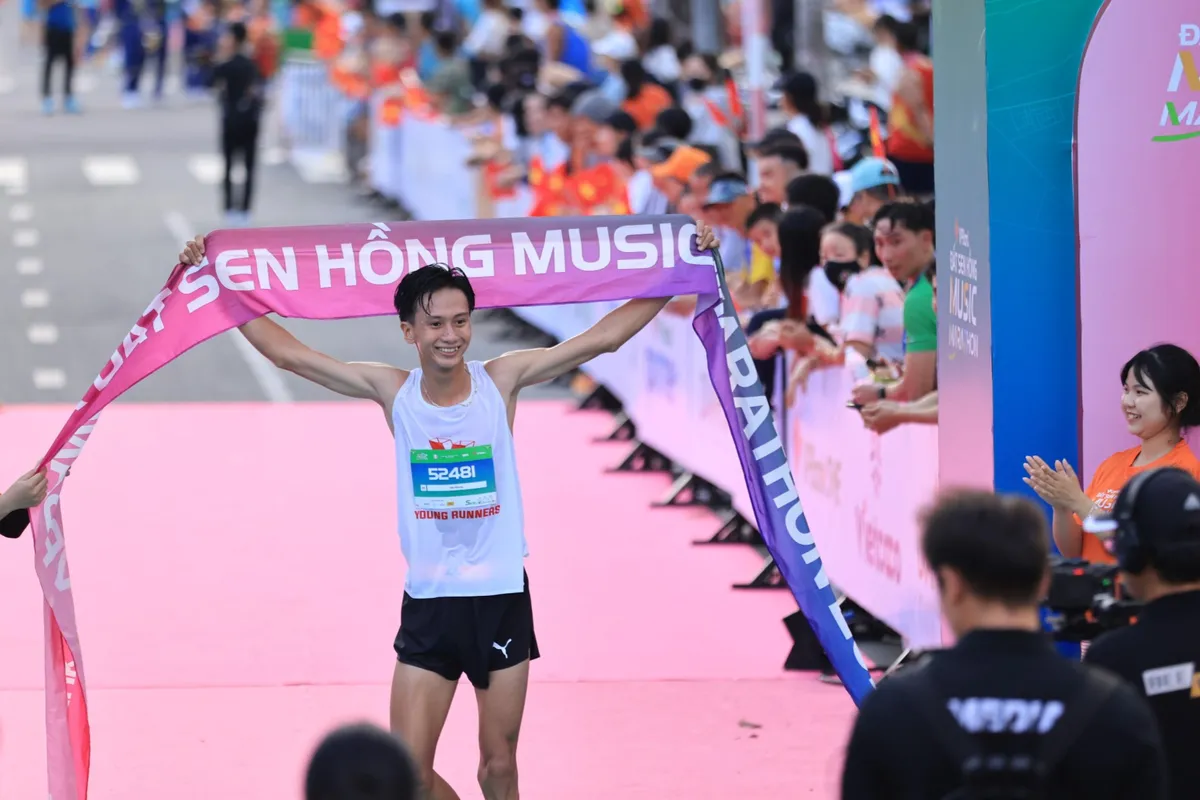 12.000 runner về đích, VPBank Đất Sen Hồng Music Marathon 2025 kết thúc ấn tượng - Ảnh 6.