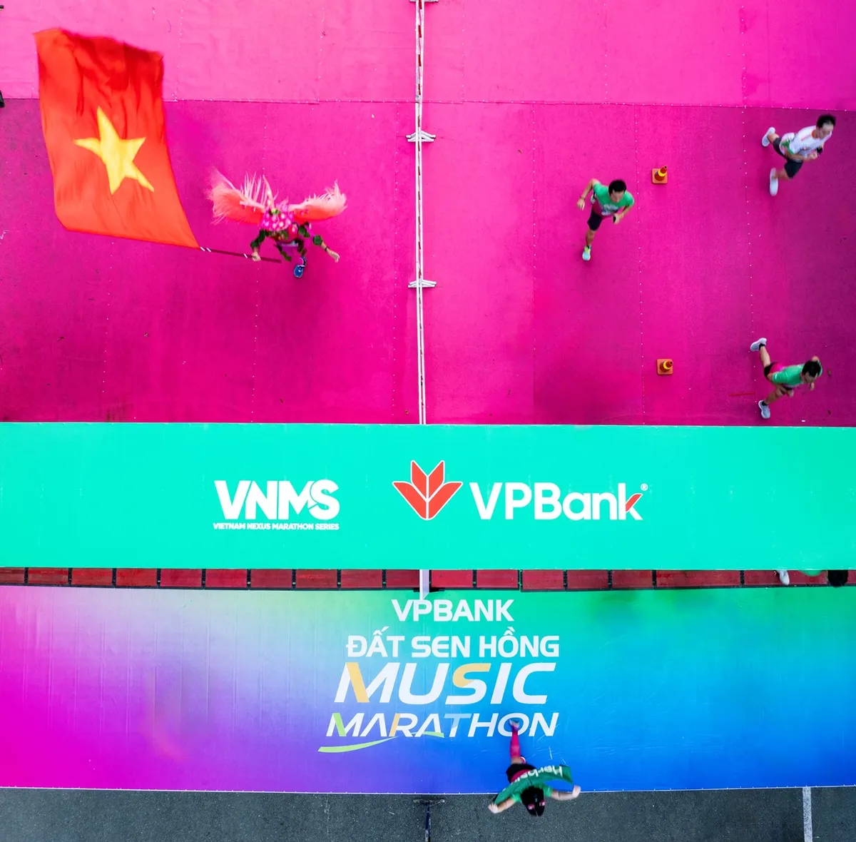 12.000 runner về đích, VPBank Đất Sen Hồng Music Marathon 2025 kết thúc ấn tượng - Ảnh 9.