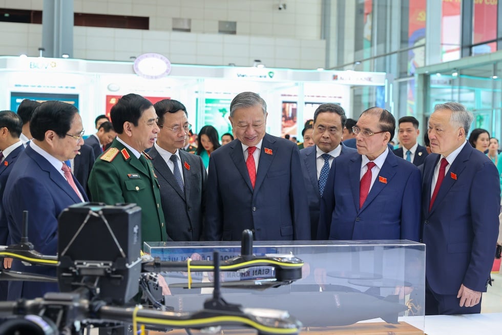 “Mỗi năm đối mặt hơn 10 cơn bão, đắp đê không thể chỉ là những bao cát” - 3