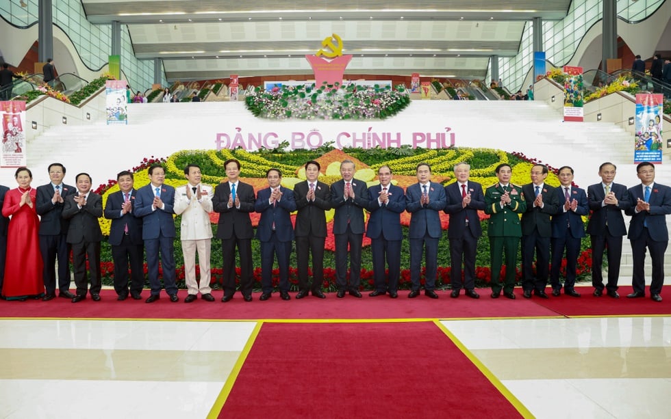 “Mỗi năm đối mặt hơn 10 cơn bão, đắp đê không thể chỉ là những bao cát” - 5