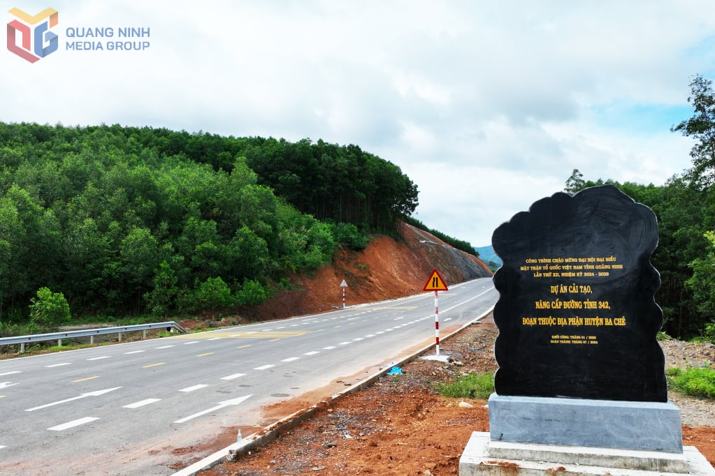 โครงการถนนสาย 342 ของจังหวัดที่เชื่อมต่อเมืองฮาลองกับอำเภอบาเจ๋อและจังหวัดลางเซินเสร็จสมบูรณ์ในปี 2567 ซึ่งช่วยดึงดูดการลงทุนและเปิดโอกาสใหม่ๆ ในการพัฒนาเศรษฐกิจและสังคมสำหรับทั้งจังหวัดกวางนิญและจังหวัดลางเซิน