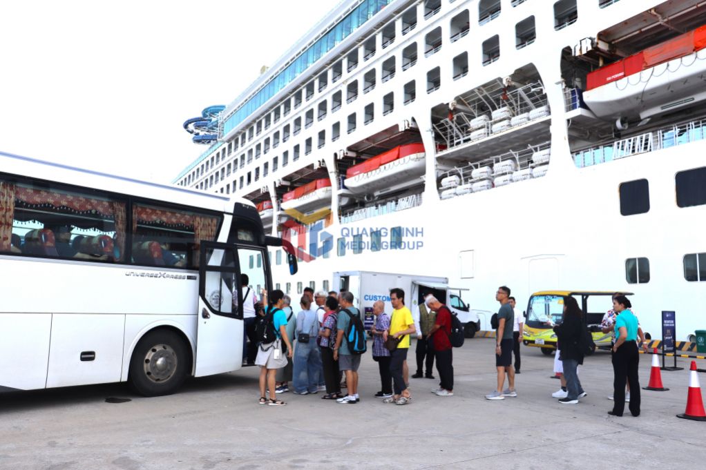 Quảng Ninh: Hứa hẹn mùa du lịch tàu biển "bội thu" - Ảnh 1.