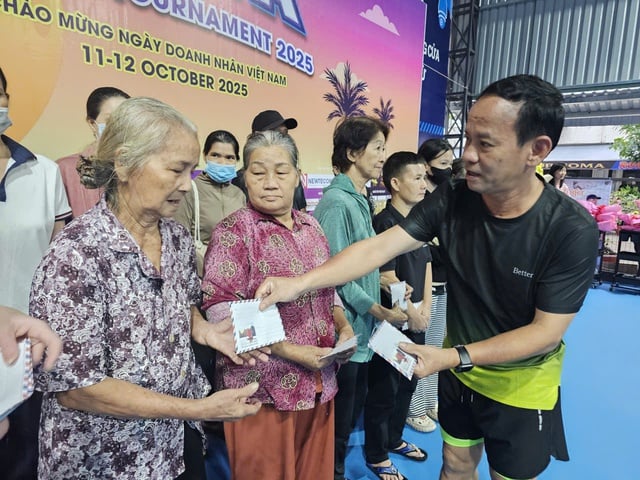 Giải pickleball đấu giá cây vợt nhà vô địch Phúc Huỳnh, ủng hộ đồng bào bị lũ lụt- Ảnh 1.