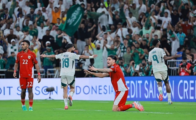 Chuyện gì sẽ xảy ra với HLV Kluivert khi đội tuyển Indonesia không đi World Cup: Tại vị chăng?- Ảnh 2.