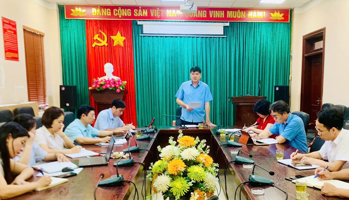 Genosse Phan Thanh Ha, stellvertretender Vorsitzender des Provinzkomitees der Vaterländischen Front und Vorsitzender des Provinzbauernverbands, leitete eine Sitzung zur Festlegung der Arbeitsaufgaben des Verbands.