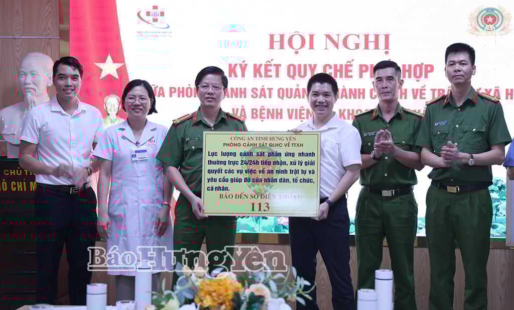 ມອບບັນດາລາຍຊື່ໂທລະສັບສຸກເສີນ 113.