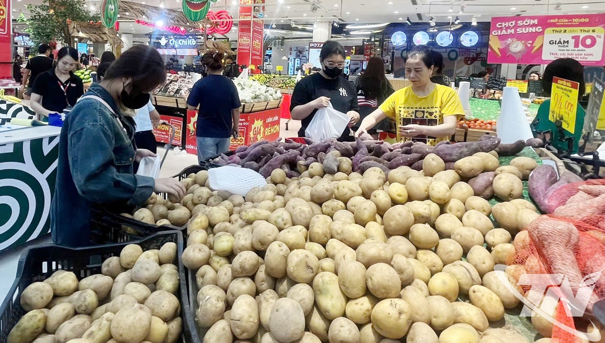Pergi! Pasar raya mengimport 2 hingga 3 tan sayur-sayuran dan buah-buahan setiap hari, 5 kali lebih banyak daripada biasa.