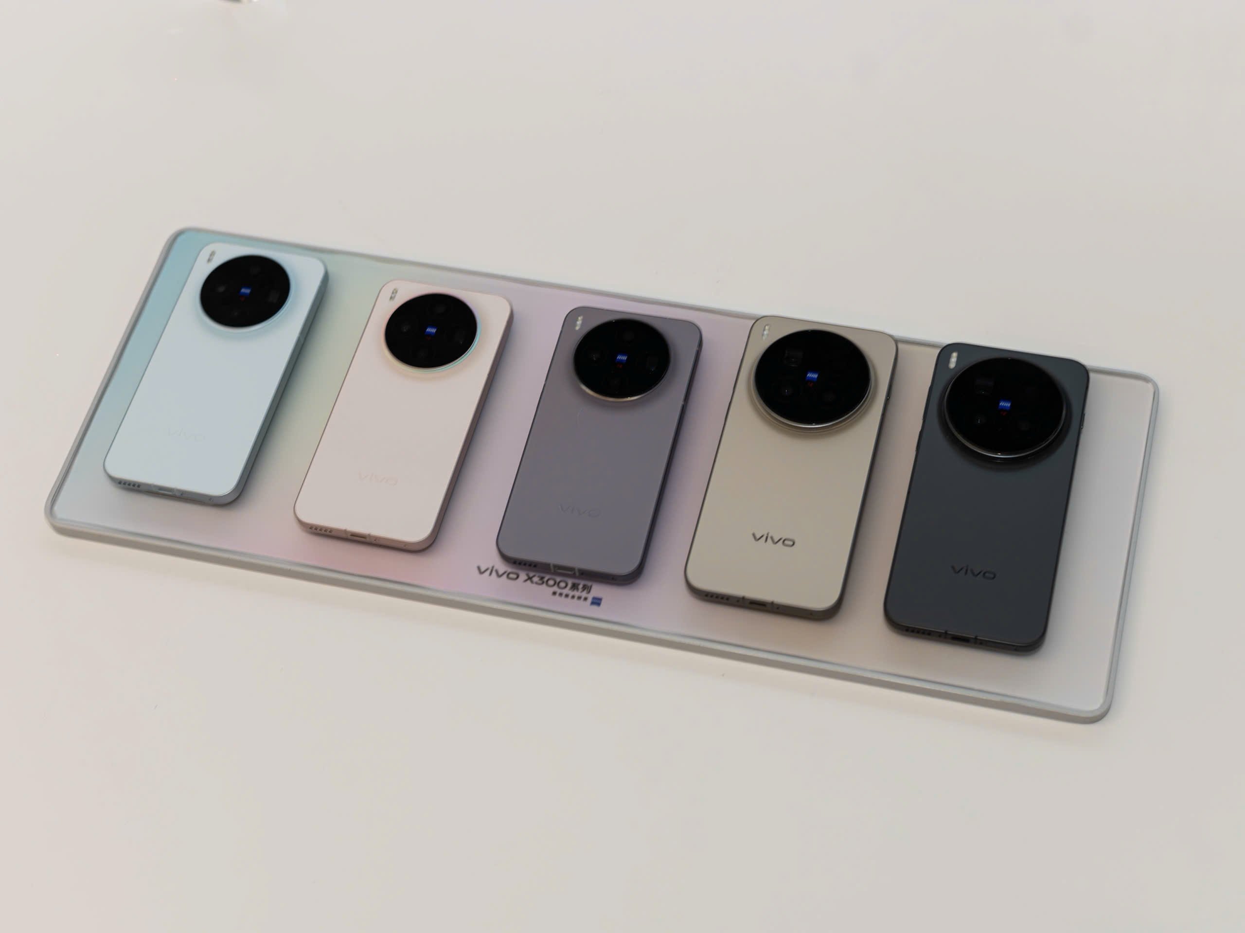 Vivo X300,  Vivo X300 Pro,  smartphone Vivo,  Vivo ra mat X300,  camera tiem vong anh 1
