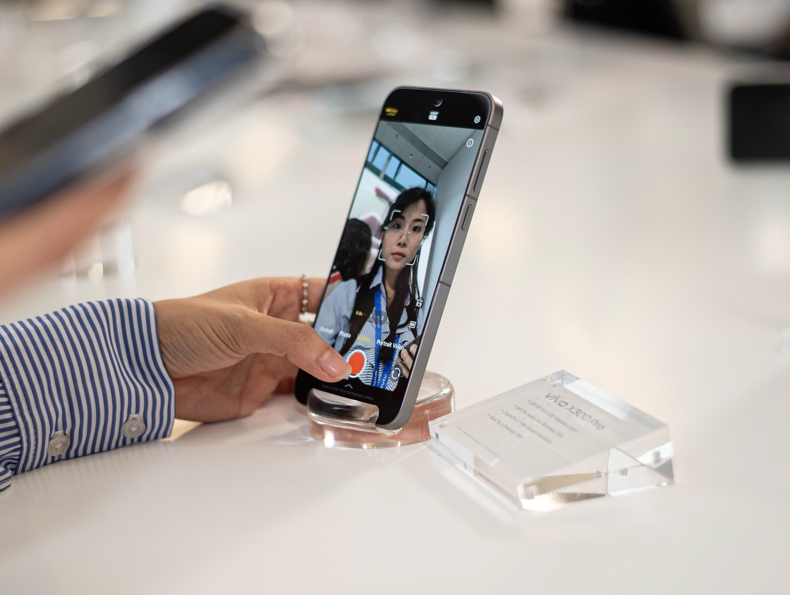 Vivo X300,  Vivo X300 Pro,  smartphone Vivo,  Vivo ra mat X300,  camera tiem vong anh 8