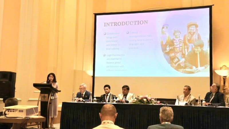 Dr. Nguyen Phuong Hoa přednesl příspěvek.