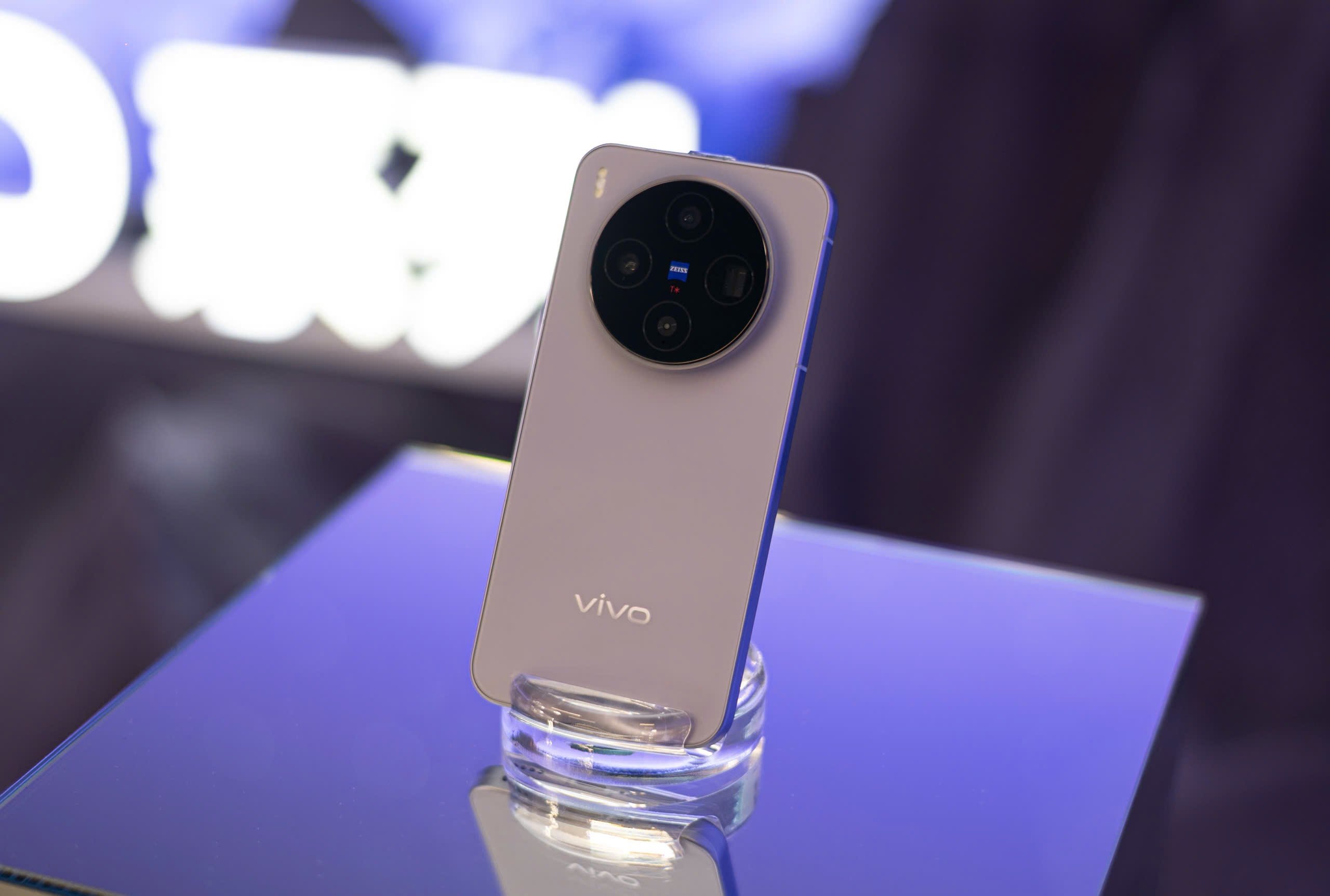 Vivo X300,  Vivo X300 Pro,  smartphone Vivo,  Vivo ra mat X300,  camera tiem vong anh 12