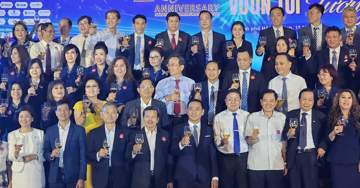 Hàng trăm doanh nhân Sài Gòn được vinh danh vì đóng góp cho cộng đồng và thành phố