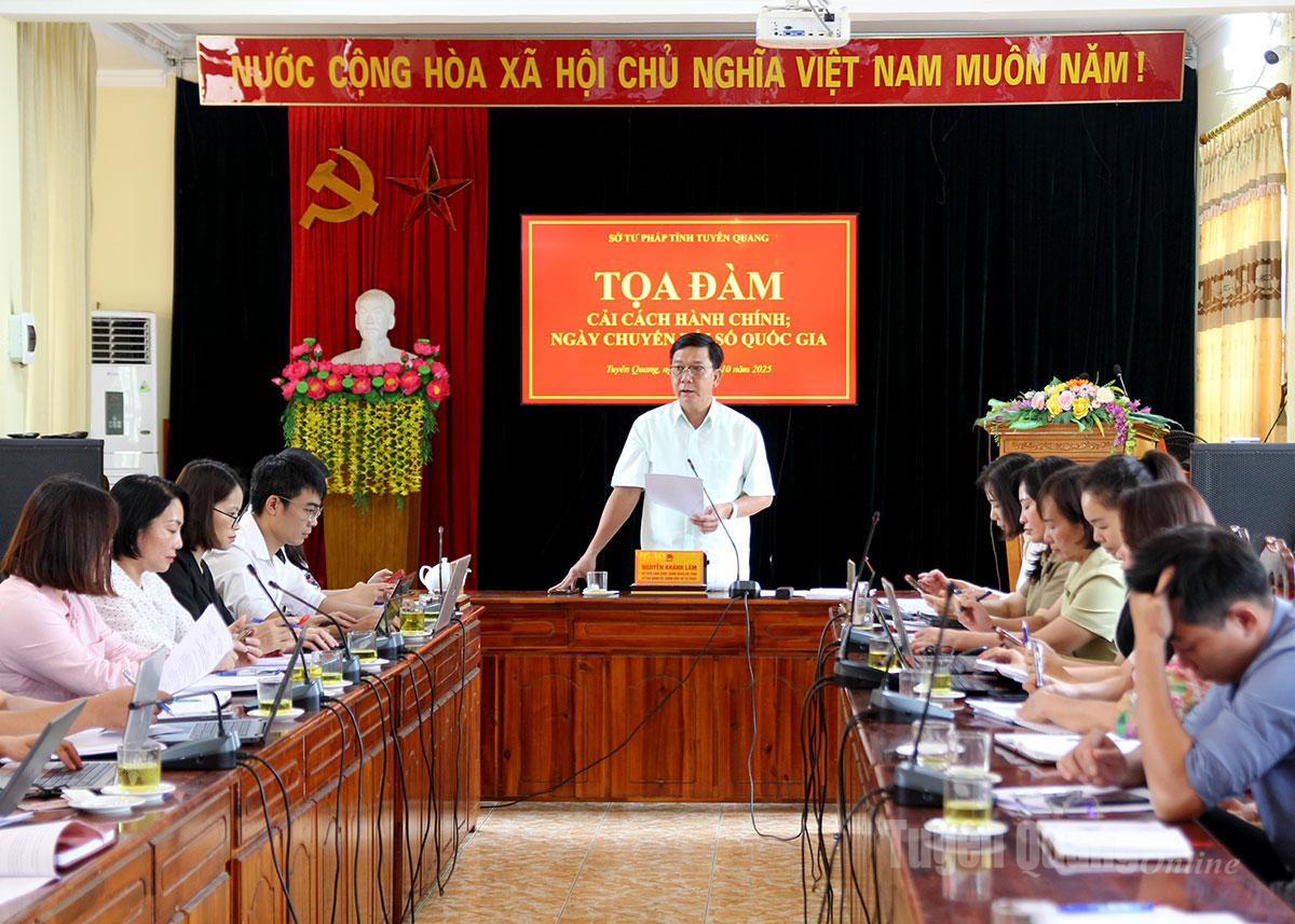 O camarada Nguyen Khanh Lam, membro do Comitê Provincial do Partido e Diretor do Departamento de Justiça, presidiu a discussão.