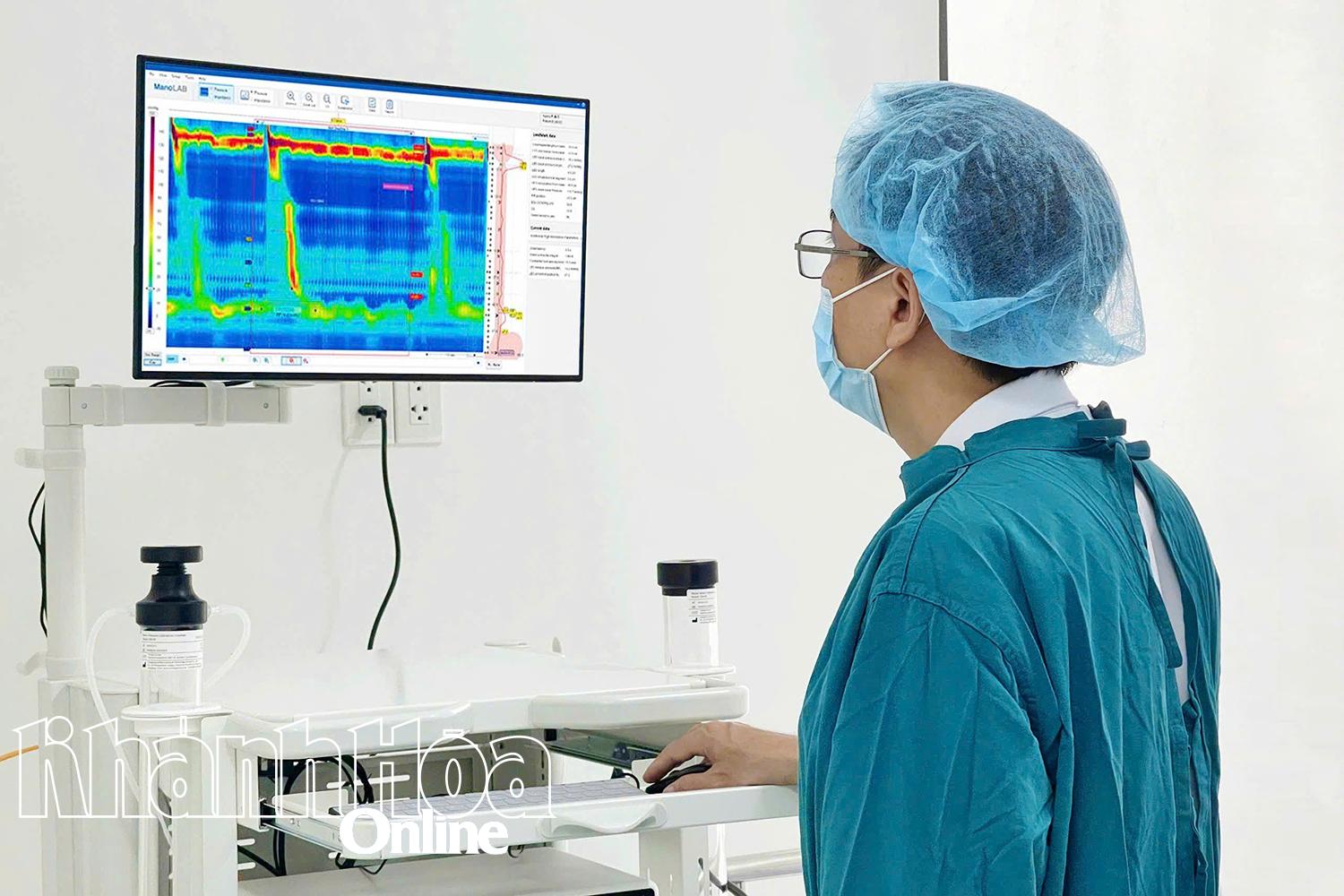 Doctors at 22-12 Hospital use HRIM machines to examine patients.
