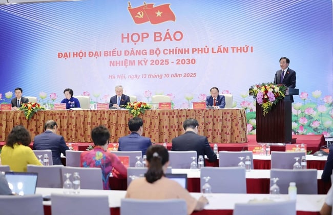 Minister Nguyen Van Hung: Maximize the democratic spirit of participation and contribution to the Party to continue perfecting the Congress documents - Photo 3. Bộ trưởng Nguyễn Văn Hùng: Phát huy tối đa tinh thần dân chủ tham gia đóng góp cho Đảng tiếp tục hoàn thiện văn kiện Đại hội - Ảnh 3.