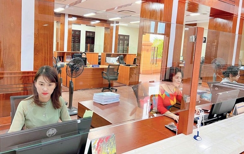 حکم نامہ 178 کے مطابق فوائد کی ادائیگی کو تیز کریں، کارکنوں کے حقوق کو یقینی بنائیں - تصویر 1۔ Tăng tốc chi trả chế độ theo Nghị định 178, bảo đảm quyền lợi người lao động- Ảnh 1.