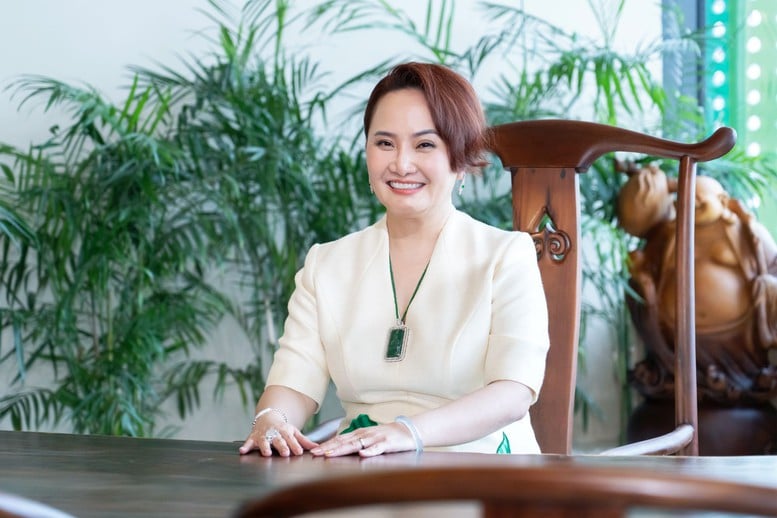 Une femme générale de l'agriculture moderne fait partie du « Top 100 des femmes les plus influentes d'Asie » - Photo 1. Nữ tướng ngành nông nghiệp hiện đại góp mặt trong