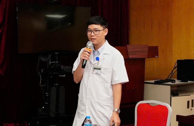 Warnung vor Teenagern, die aufgrund unkontrollierter Gewichtsabnahme ins Krankenhaus eingeliefert werden – Foto 2. Cảnh báo thanh thiếu niên nhập viện do 'phong trào' giảm cân không kiểm soát- Ảnh 2.