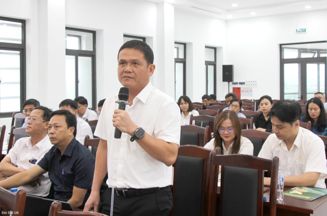 Ο κ. Huynh My Phong, Πρόεδρος της Λαϊκής Επιτροπής του Τμήματος Dong Hoa, μίλησε στο συνέδριο.