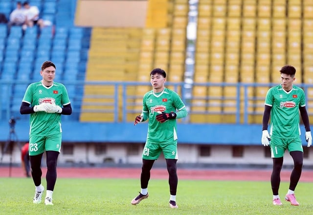 When Van Lam makes mistakes - Photo 1. Khi Văn Lâm mắc sai lầm- Ảnh 1.
