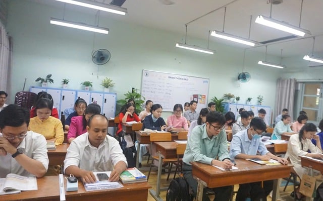 Trend guru berpindah dari sekolah swasta ke sekolah awam di Ho Chi Minh City - Foto 1. Xu hướng giáo viên chuyển từ trường tư sang công tại TP . HCM - Ảnh 1.