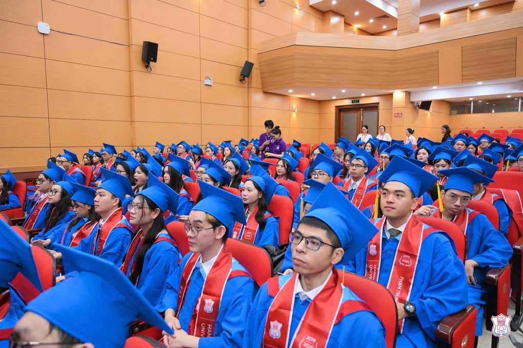 Từ vụ nam sinh 24 tuổi học tiến sĩ: Bằng giỏi, xuất sắc được ưu tiên gì? - 2