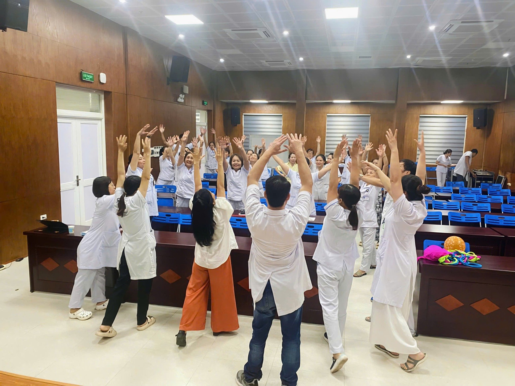 Thiếu bác sĩ tâm thần tại việt nam và những giải pháp cần thiết để khắc phục - Ảnh 1.