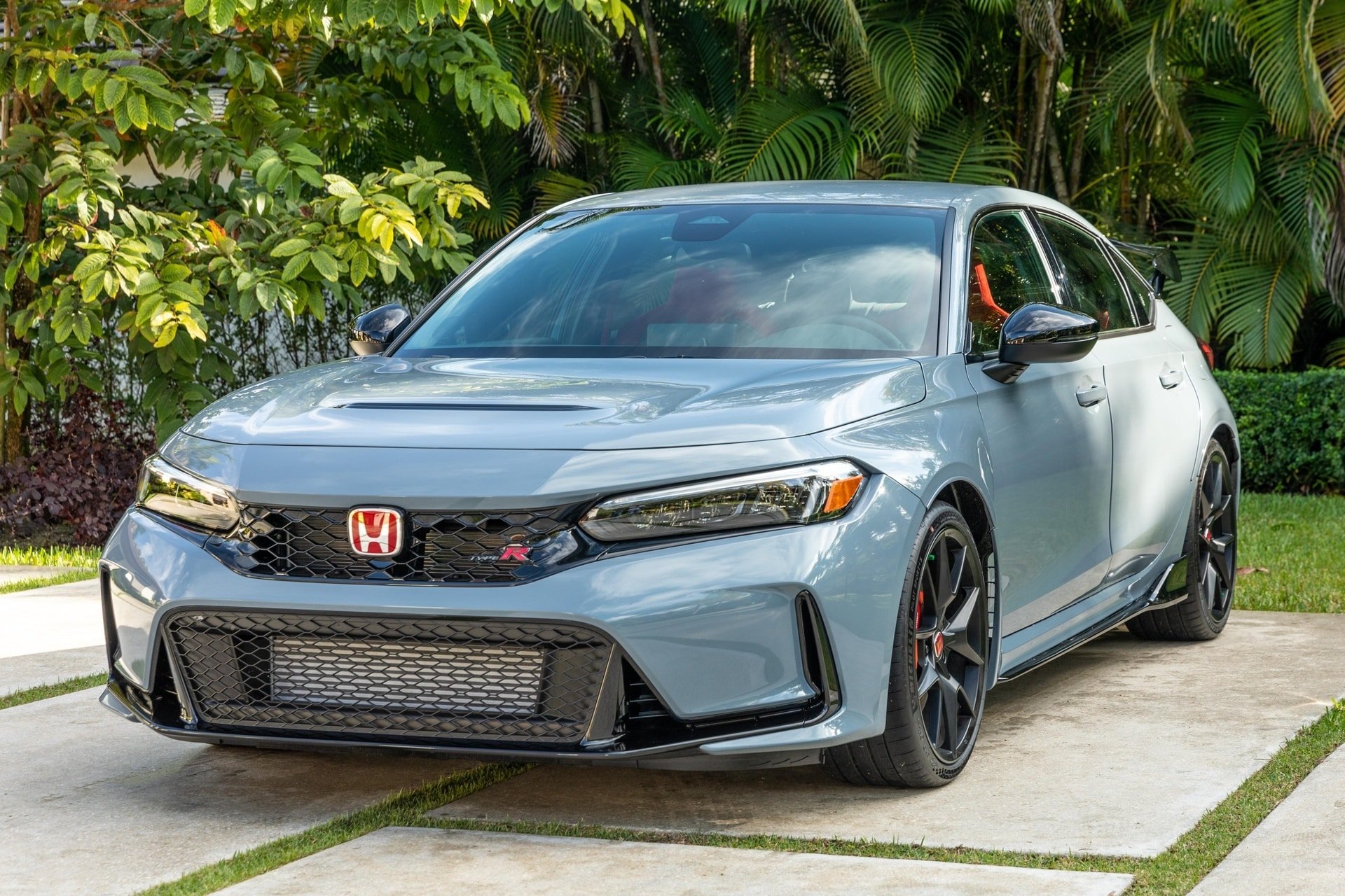 Το σπορ αυτοκίνητο Honda Civic Type R έχει υψηλή τιμή και περιορισμένη ποσότητα.