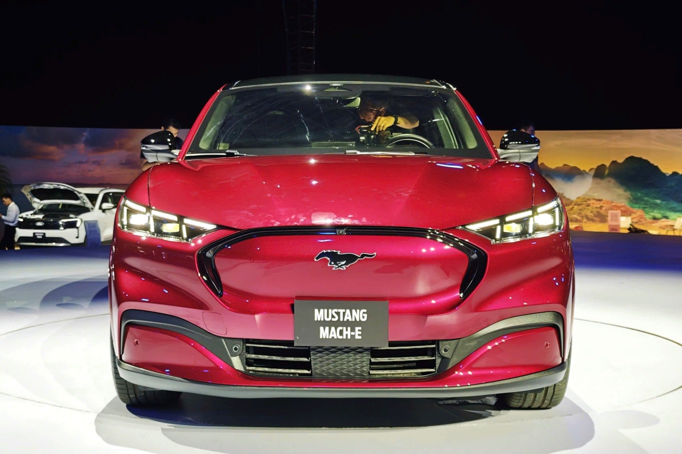 Ford Mustang Mach-E, το ηλεκτρικό SUV υψηλών επιδόσεων της Ford.