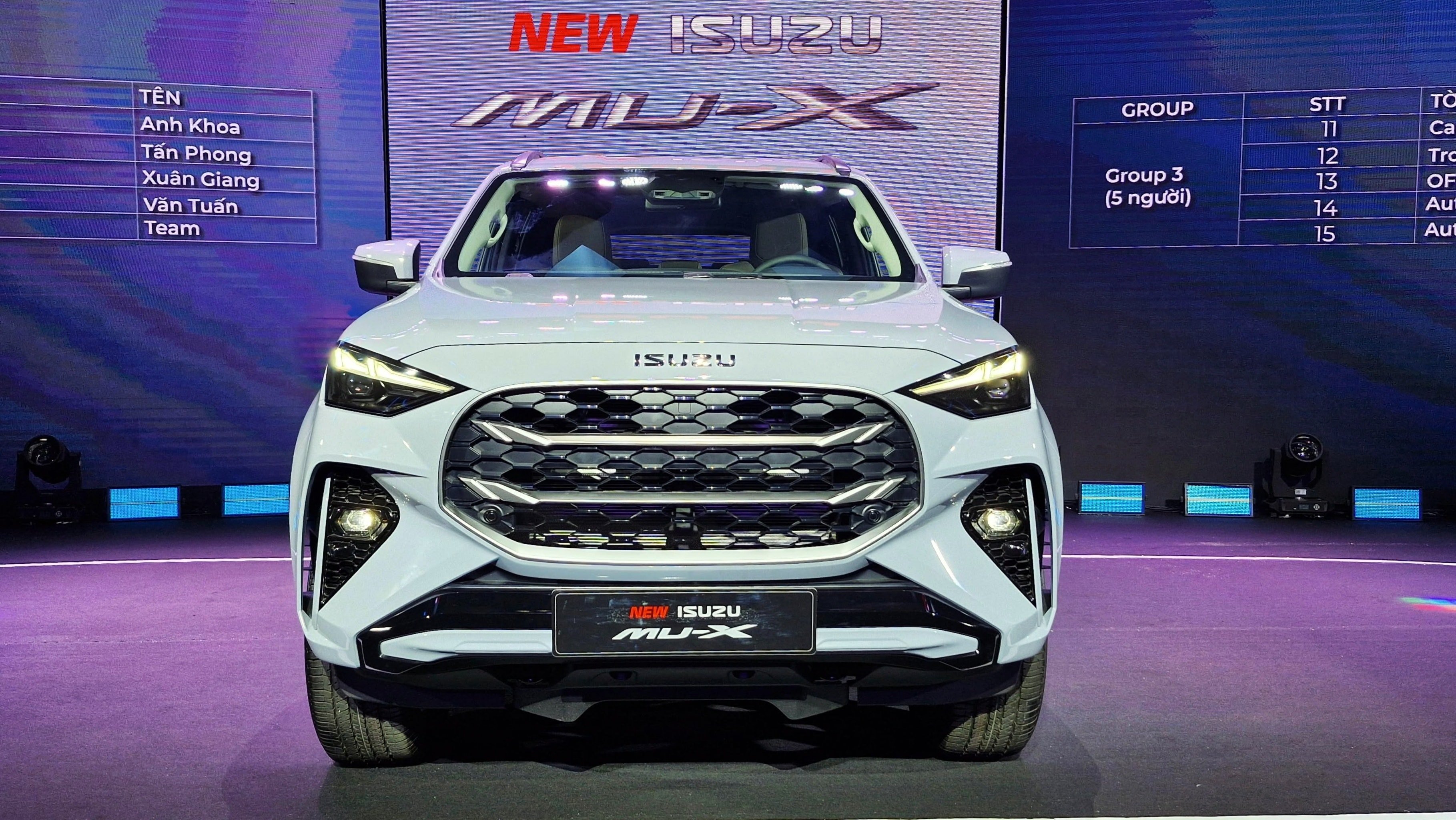 Το μπροστινό μέρος του Isuzu mu-X έχει στιβαρό σχεδιασμό.