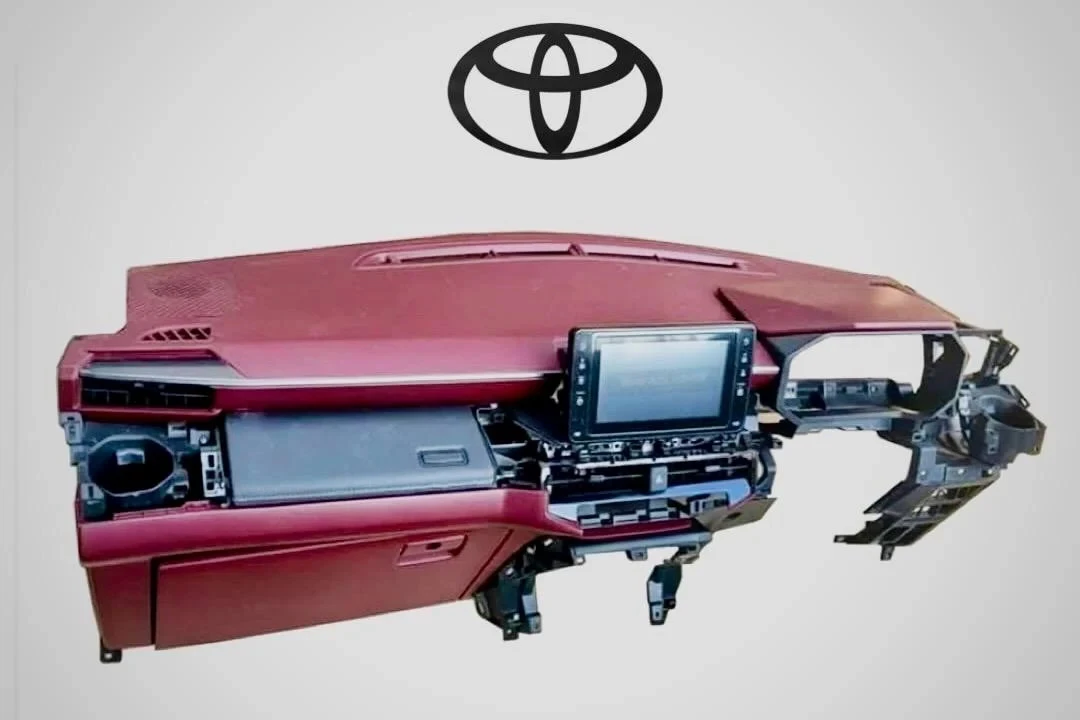 2025 10 2026 toyota hilux dash 1.webp