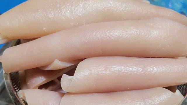 Kulit babi - makanan super murah, kaya kolagen, baik untuk tulang dan sendi - Foto 2. Bì lợn - thực phẩm siêu rẻ , giàu collagen tốt cho xương khớp - Ảnh 2.