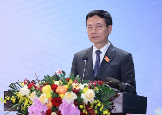 Minister für Wissenschaft und Technologie Nguyen Manh Hung. Bộ trưởng Bộ Khoa học và Công nghệ Nguyễn Mạnh Hùng.