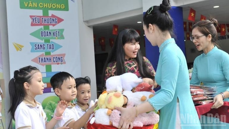 ndo_br_le-phat-dong-tai-truong-th-van-chuong-ha-noi-2-5972.jpg