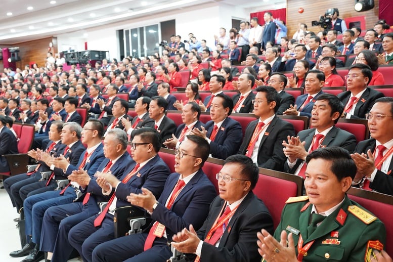 Istilah baru: Kota Ho Chi Minh melanjutkan peran utamanya, menginspirasi pembangunan di seluruh negeri - Foto 4. Nhiệm kỳ mới: TPHCM tiếp tục vai trò dẫn dắt, truyền cảm hứng phát triển cho cả nước- Ảnh 4.