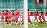 Was hat Trainer Le Huynh Duc vor dem Rückspiel gegen Nepal mit Stürmer Tien Linh geteilt?!