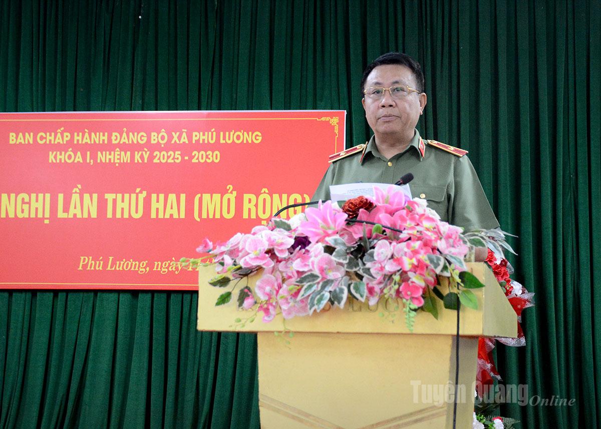 Polischef Nguyen Duc Thuan höll ett tal vid konferensen.