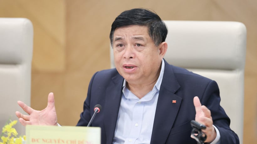 Nguyễn Chi Dung miniszterelnök-helyettes a Félvezető Iparfejlesztési Nemzeti Irányítóbizottság vezetője.