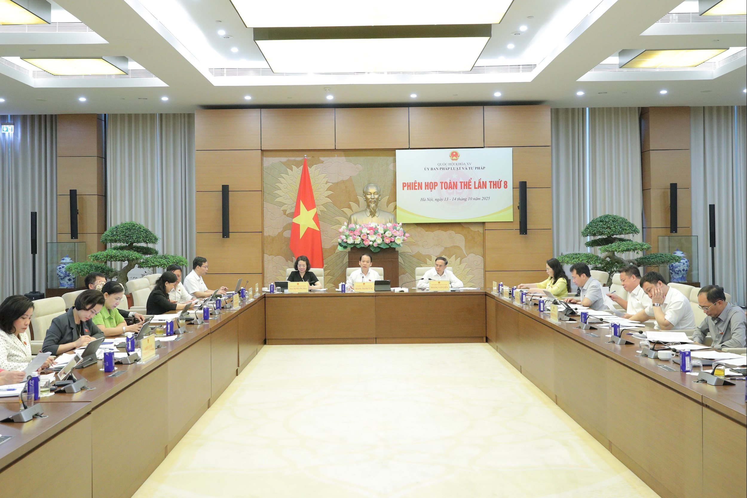 Toàn cảnh
