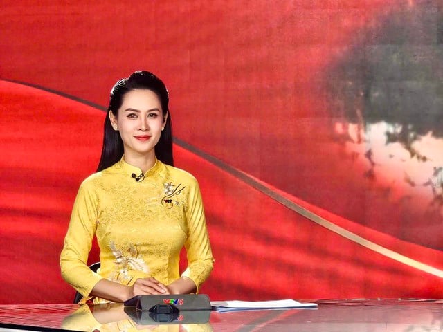 वीटीवी यू50 एमसी थुय हैंग अभी भी कपड़ों में 'उम्र के हिसाब से' दिखते हैं, संदर्भ के लायक - फोटो 2. BTV Thúy Hằng VTV U50 diện đồ vẫn 'hack tuổi', đáng tham khảo - Ảnh 2.